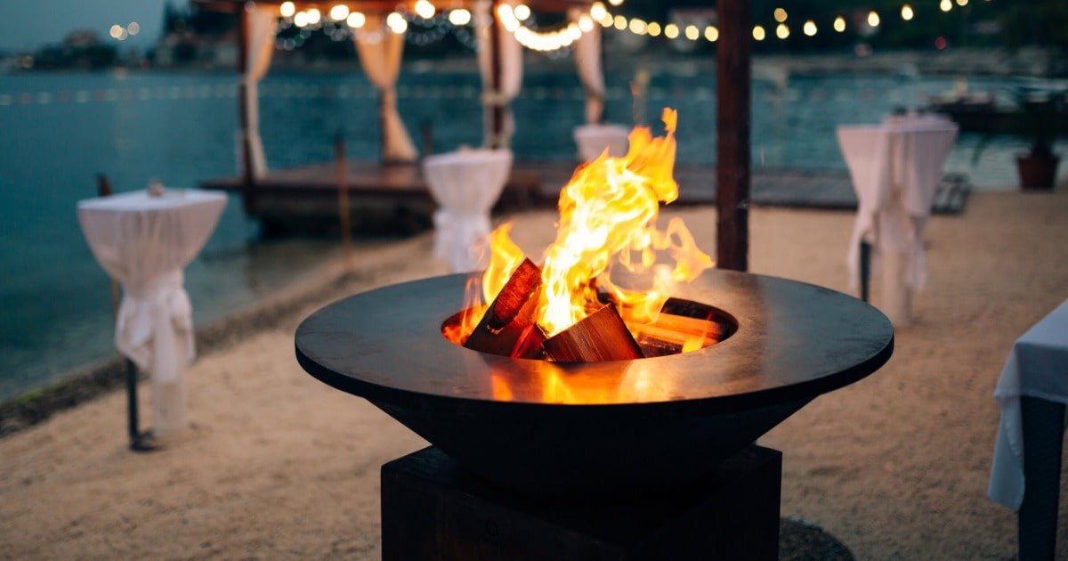 Embrace the Elements with Outdoor Fire Pits: A Guide to Cosy Gatherings - Outdoorium
