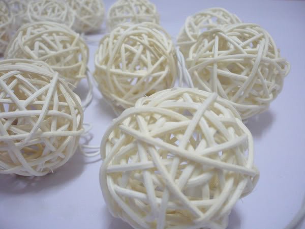 1 Set of 20 LED Cream White Rattan Cane Ball String Lights - Perfect for Christmas, Wedding, Party & Decoration - Outdoorium