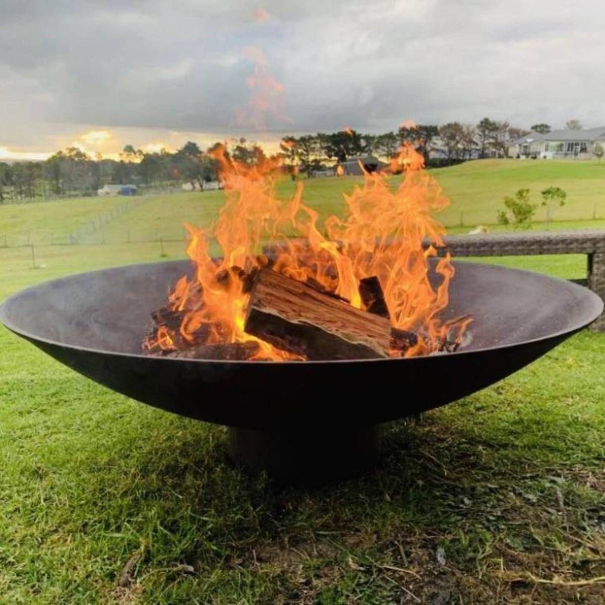 Cauldron Cast Iron Fire Pit - 120cm | Outdoorium