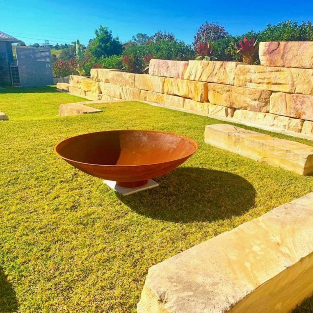 Cauldron Cast Iron Fire Pit - 150cm | Outdoorium