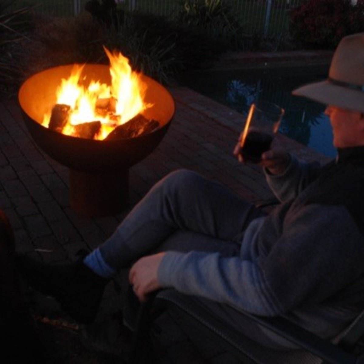 Goblet Cast Iron Fire Pit | Outdoorium