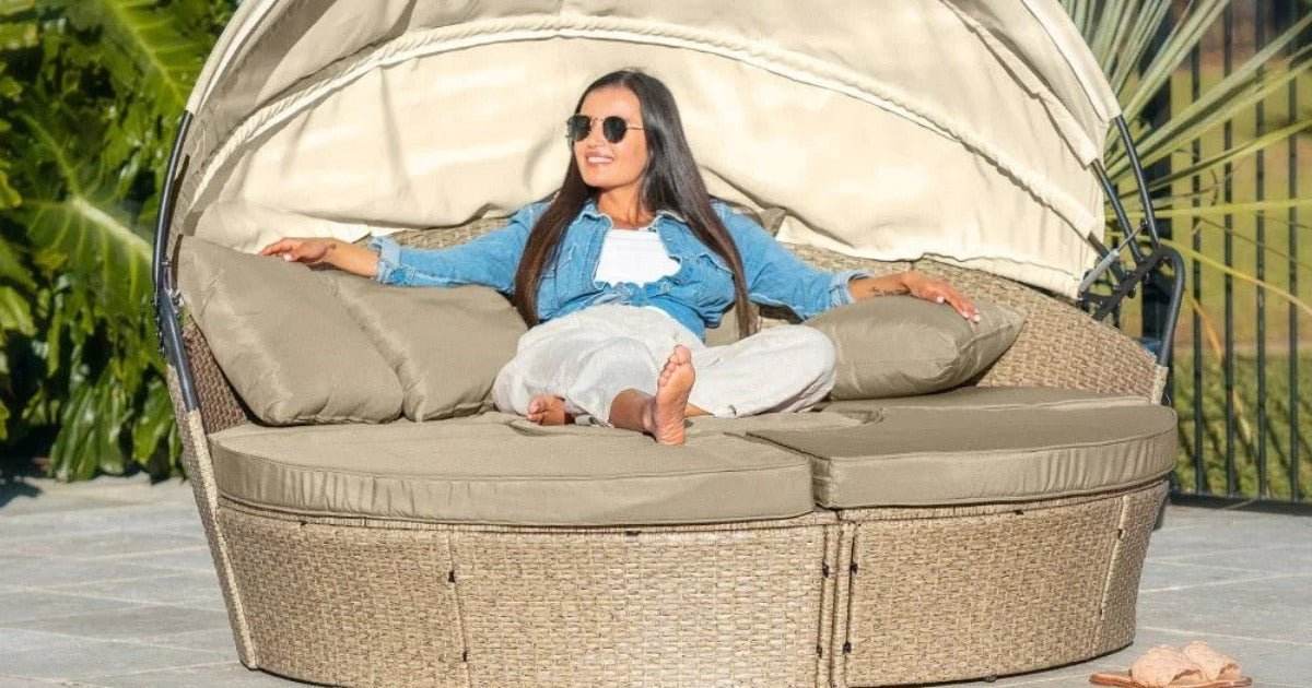 Loungers Al Fresco: Elevating Your Outdoor Relaxation Game - Outdoorium