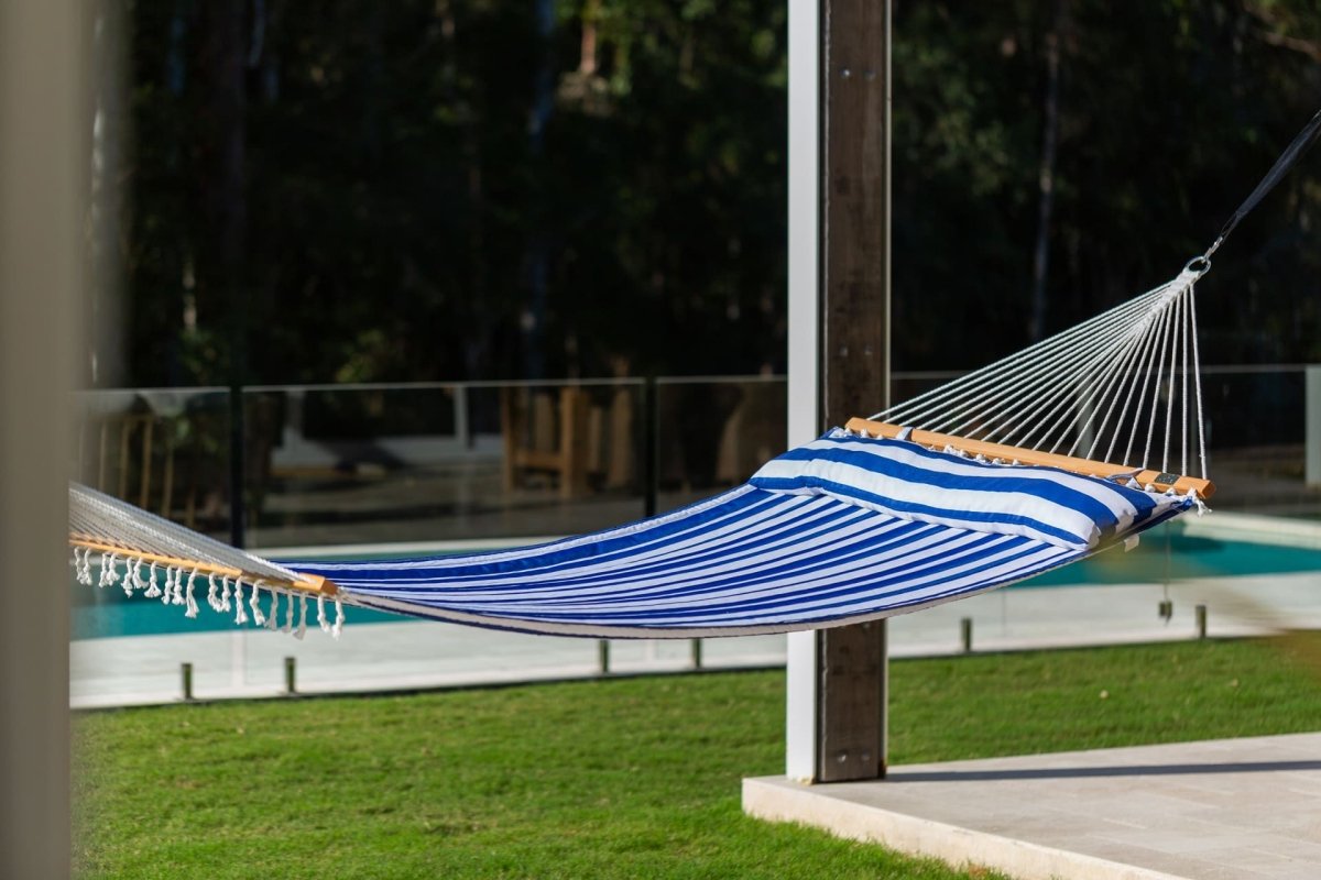Pacific Hammocks 12ft Larch Wood Arc Hammock Stand & King Quilted Hammock in Hamptons Stripe - hammock view 7