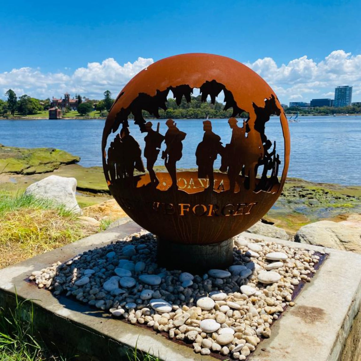 Anzacs "Lest We Forget" Cast Iron Fire Pit 80cm - Outdoorium