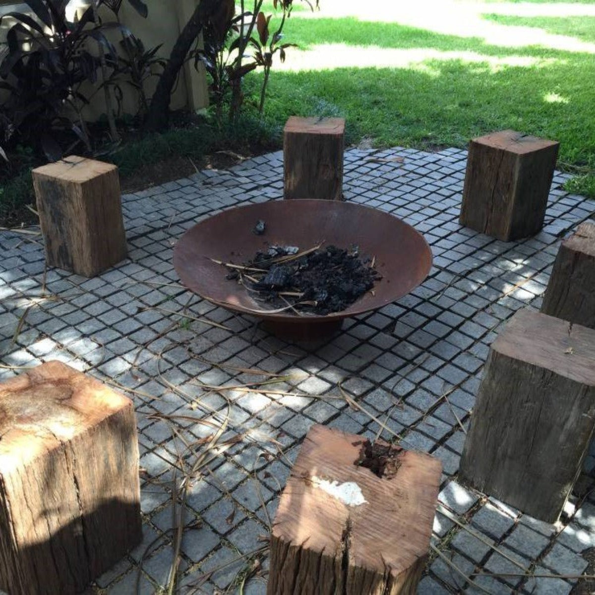 Cauldron Cast Iron Fire Pit - 100cm - Outdoorium