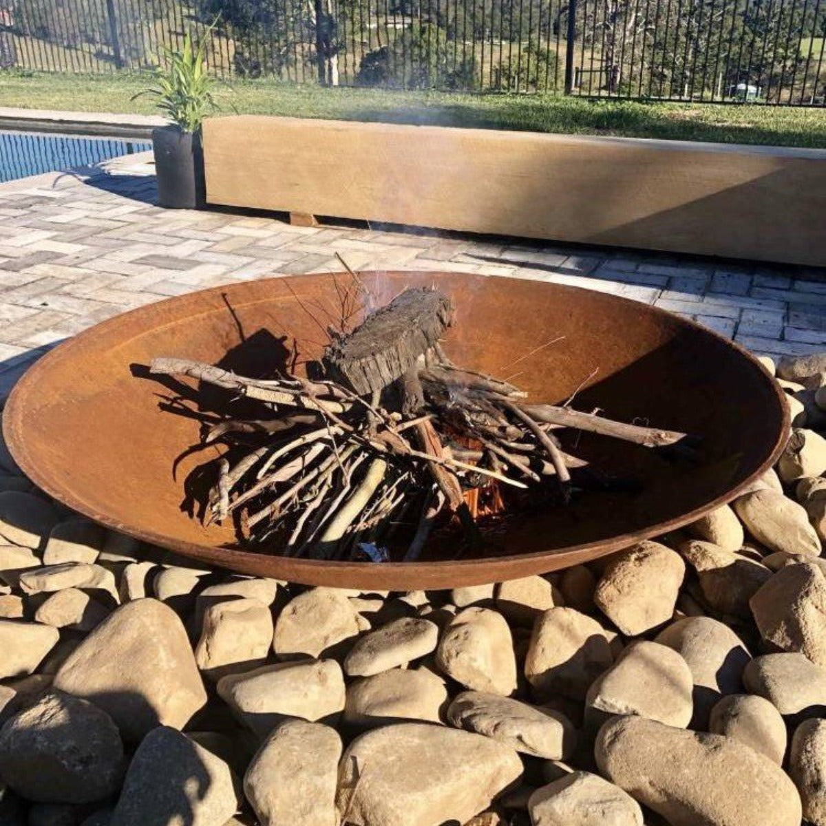 Cauldron Cast Iron Fire Pit - 100cm - Outdoorium