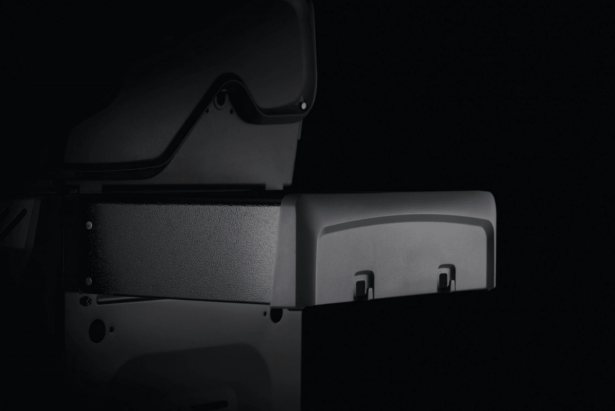 Napoleon Rogue XT 425 SB folding side shelf detail