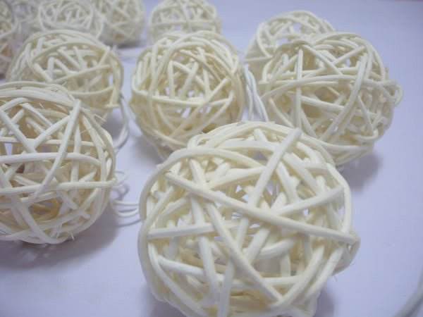 1 Set of 20 LED Cream White 5cm Rattan Cane Ball Battery Powered String Lights Christmas Gift Home Wedding Party Bedroom Decoration Table Centrepiece - Outdoorium