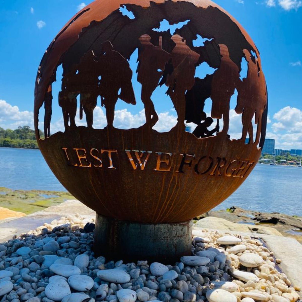 Anzacs "Lest We Forget" Cast Iron Fire Pit 80cm - Outdoorium