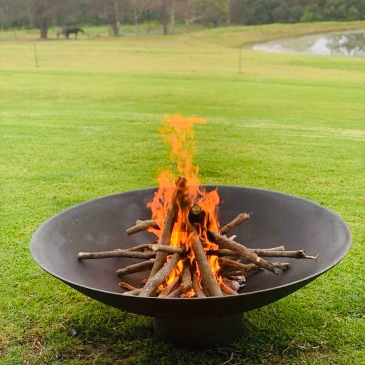 Cauldron Cast Iron Fire Pit -120cm - Outdoorium