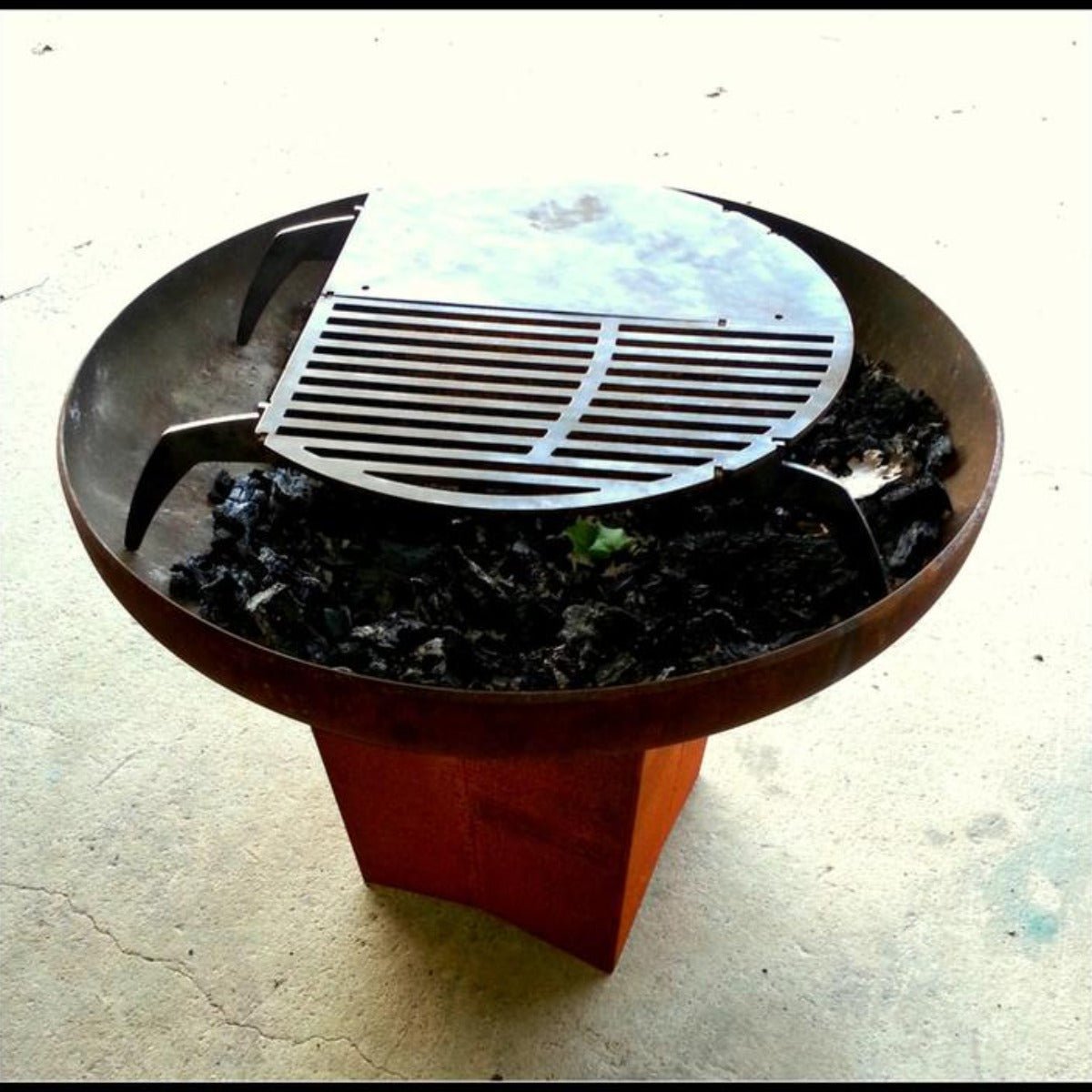 Goanna Fire Pit 80cm &amp; Barramundi BBQ - Outdoorium