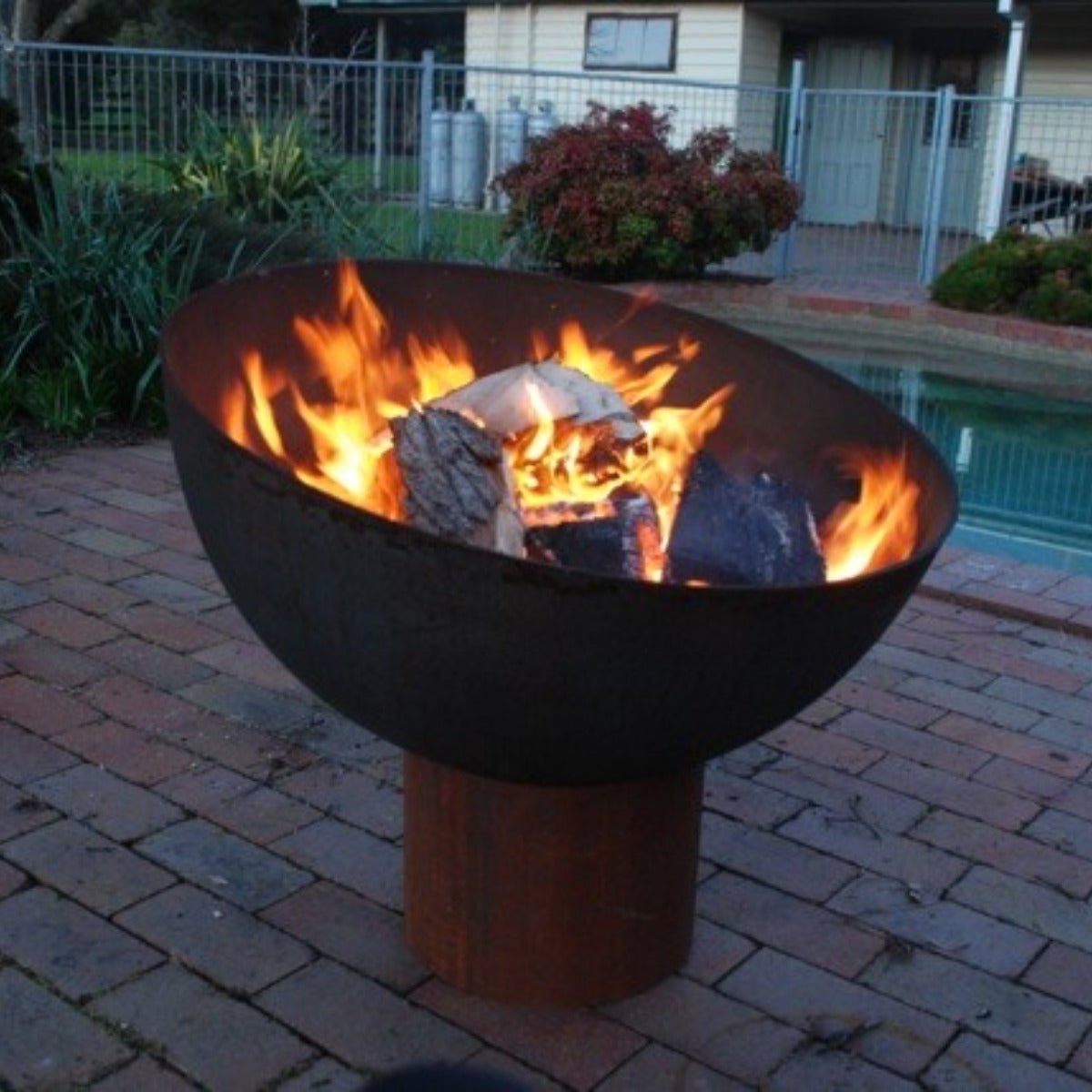 Goblet Cast Iron Fire Pit - Outdoorium