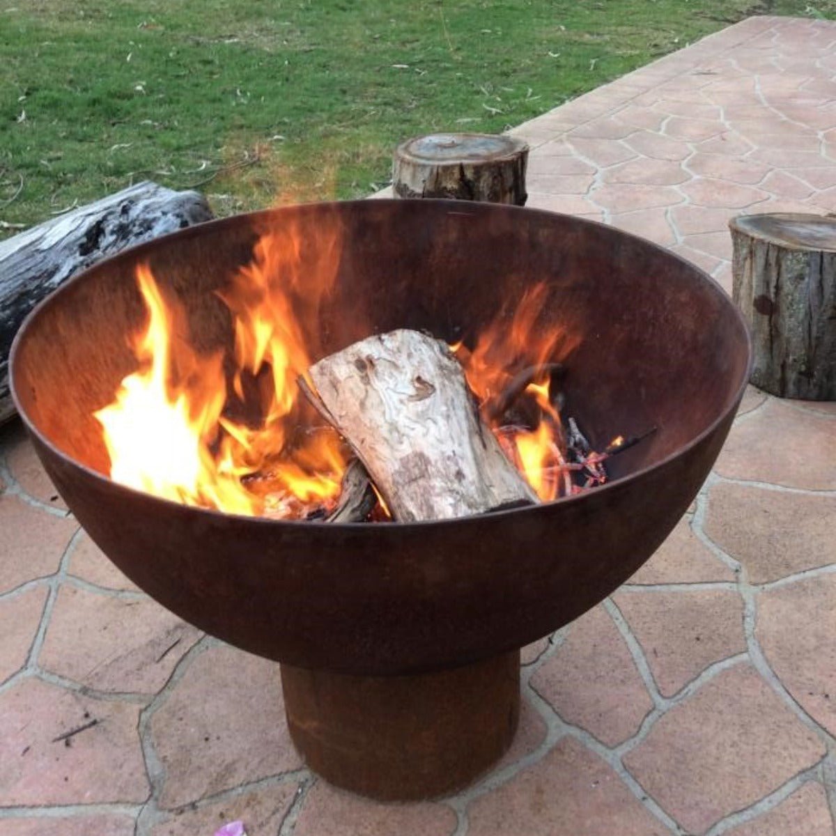 Goblet Cast Iron Fire Pit - Outdoorium