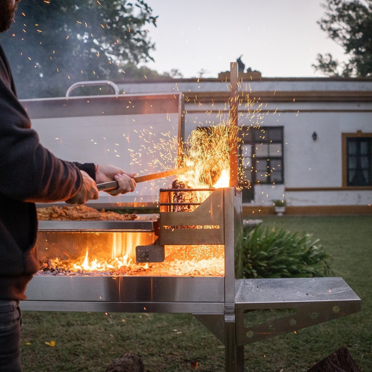Tagwood BBQ Argentine Santa Maria Wood Fire &amp; Charcoal Grill with Top Lid | BBQ01SS - Outdoorium